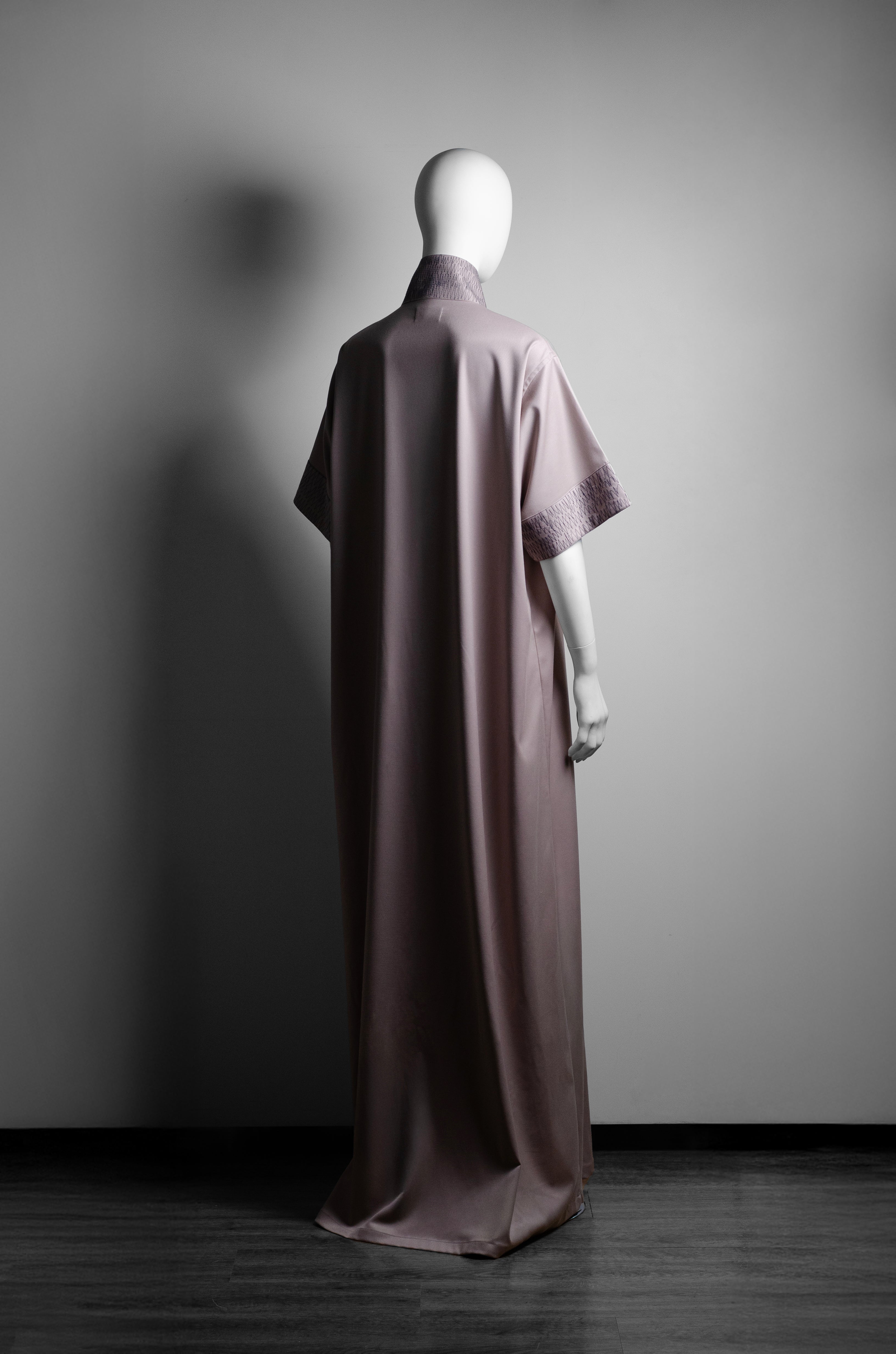 The Wadi Abaya – Taupe Zig-Zag Stitch Edition