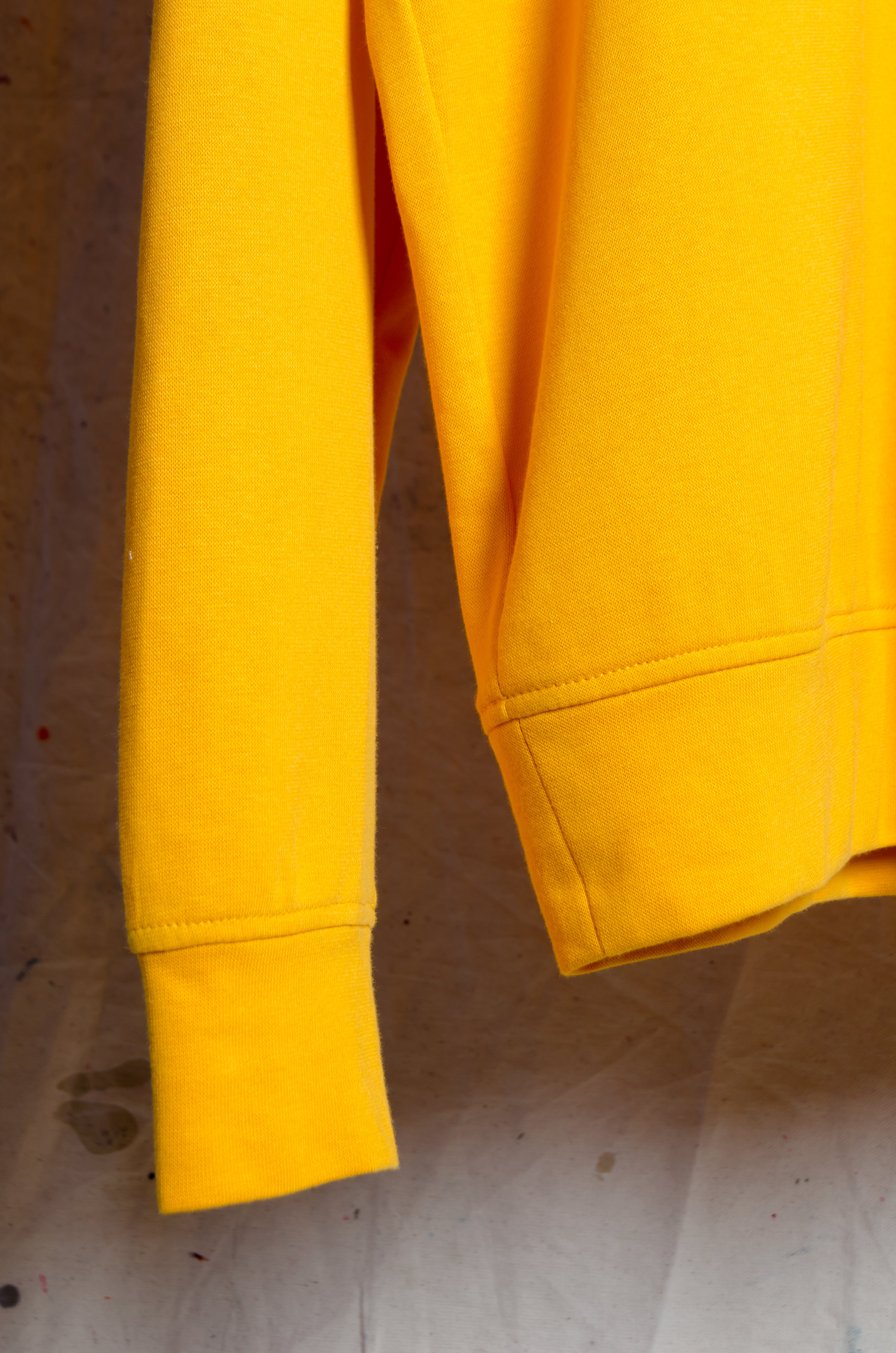 Yellow V-neck - BiC - ZAID FAROUKI